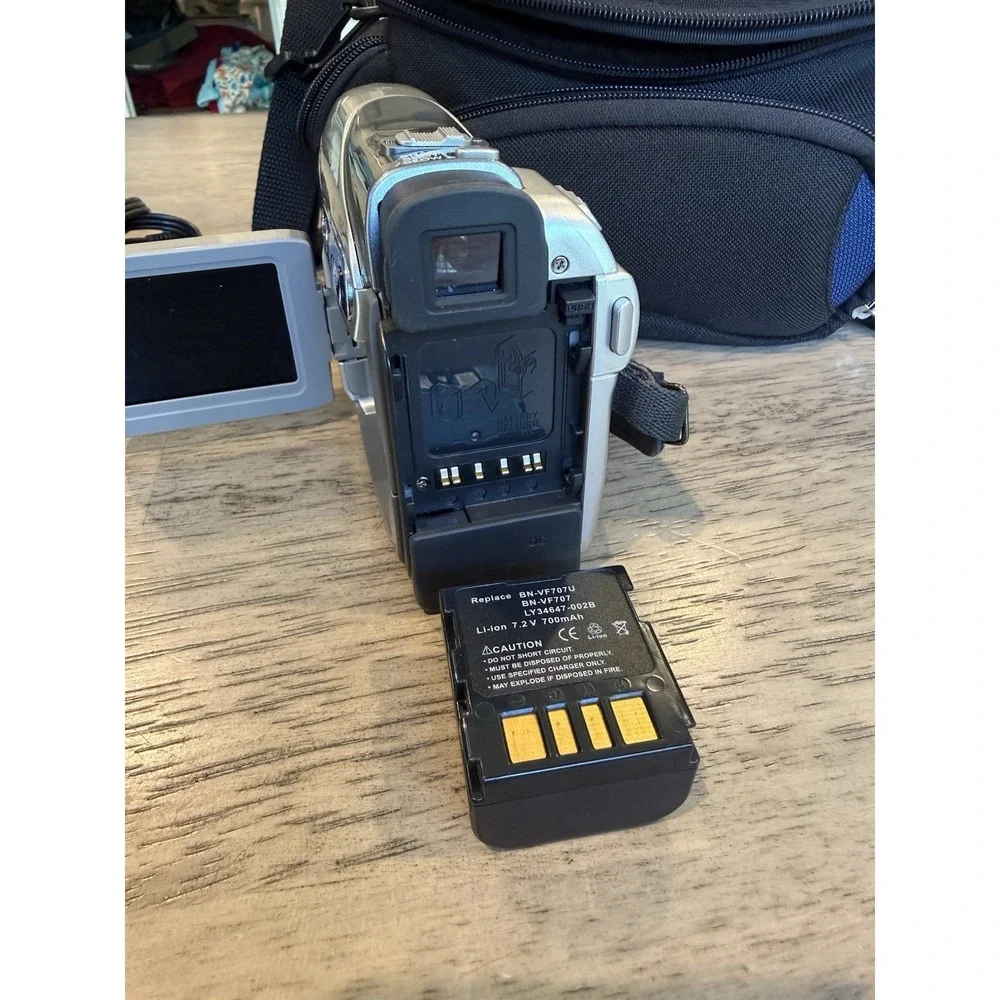 JVC MiniDV Digital  Video Camera GR-D270U Tested/Working Lots of Extras